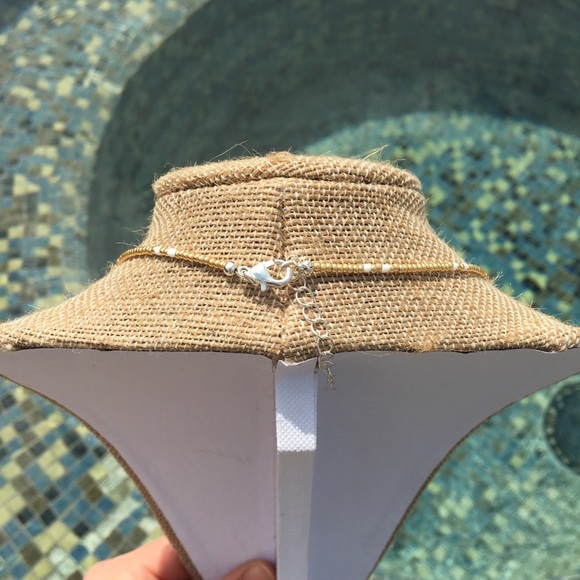 Gold and white patterned choker - Picture 2 of 2